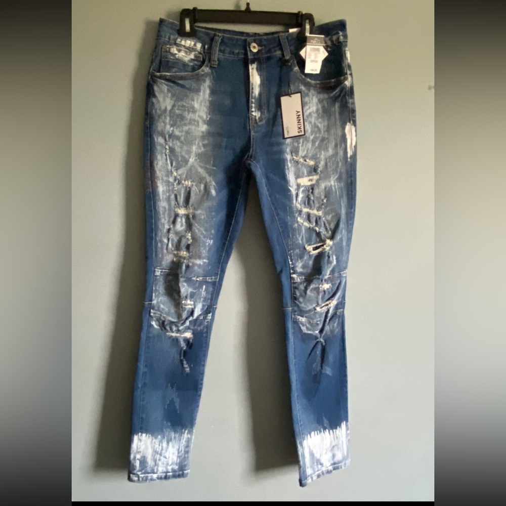 Medium Wash Rip 32x32 Repaired Paint Splatter Jeans